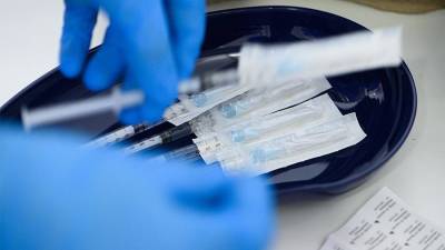 Мужчина умер в Молдавии после прививки AstraZeneca - iz.ru - Израиль - Молдавия
