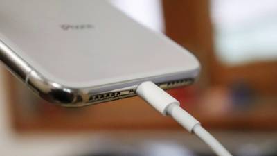 Apple оштрафовали за отсутствие зарядного устройства в коробке с iPhone 12 - techno.bigmir.net - Бразилия - Сан-Паулу