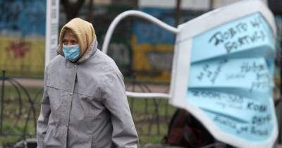 Украинцев из "красных" зон обязали ходить в масках на улице: постановление правительства - tsn.ua