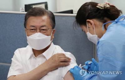 Президент Южной Кореи привился вакциной AstraZeneca, чтобы участвовать в саммите G-7 - bykvu.com - Украина - Англия - Южная Корея - Сеул