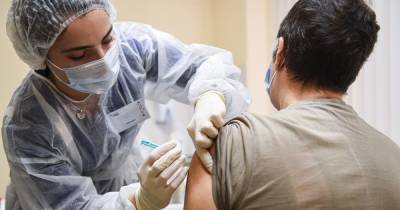 На вакцинацию от COVID-19 записались 300 тысяч украинцев - dsnews.ua