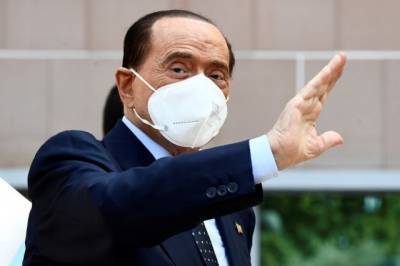 Сильвио Берлускони - Берлускони госпитализировали из-за проблем со здоровьем - aif.ru - Италия