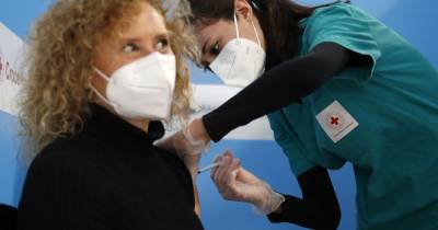 В Польше сделали около пяти миллионов прививок против COVID-19 - tsn.ua - Польша