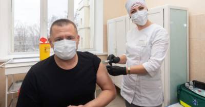 Борис Филатов - Мэр Днепра сделал прививку от COVID-19 (ФОТО) - dsnews.ua - Днепр