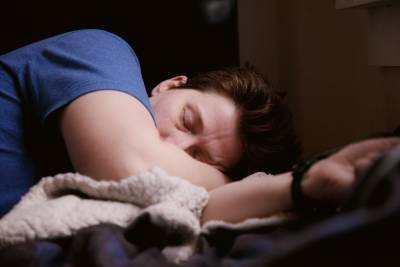 Сон и отношение к работе влияют на риск заражения коронавирусом - 24tv.ua