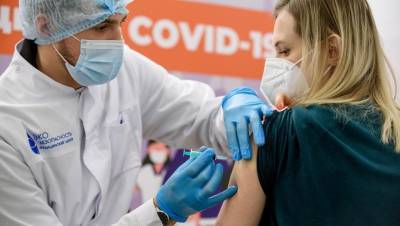 Олег Эргашев - Более 332 тыс. петербуржцев получили первую дозу вакцины от COVID-19 - dp.ru - Санкт-Петербург