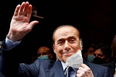 Сильвио Берлускони - Экс-премьера Италии Берлускони выписали из больницы - aif.ru - Италия