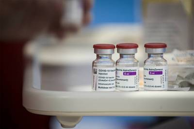 В Канаде предупредили о тромбах из-за вакцины AstraZeneca - lenta.ru - Канада