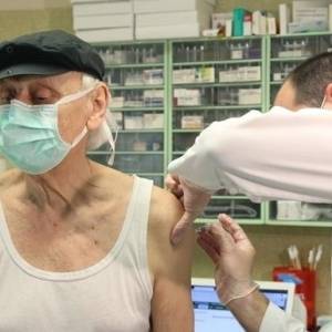 Максим Степанов - В столице начали вакцинировать людей старше 80 лет - reporter-ua.com - Киев
