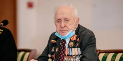 Сергей Собянин - В Москве 96-летний ветеран привился от коронавируса и призвал последовать его примеру - ruposters.ru - Москва