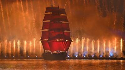 Власти Петербурга хотят провести праздник «Алые паруса» в очном формате - riafan.ru - Санкт-Петербург