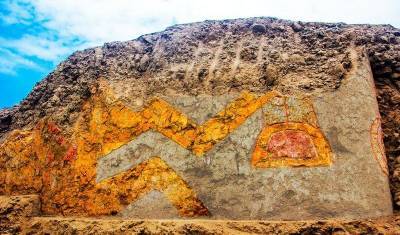Обнаруженная в Перу 3200-летняя храмовая фреска изображает бога-паука с ножом - newizv.ru