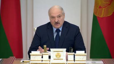 Александр Лукашенко - Лукашенко заявил, что белорусы "кое-что знают" - vesti.ru