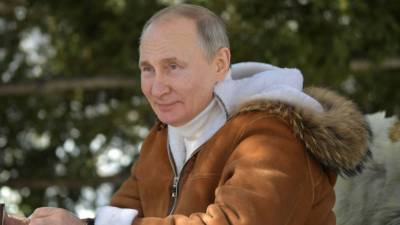 Владимир Путин - Дмитрий Песков - Песков рассказал, что Путин избежал "побочек" вакцинации - polit.info - Россия