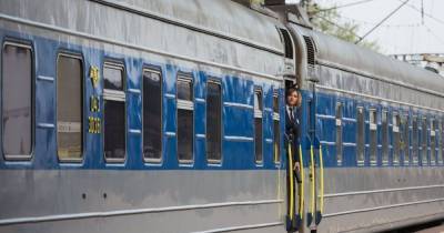 В "Укрзализныце" сообщили о движении поездов в "красных зонах": ограничения действуют в четырех областях - tsn.ua