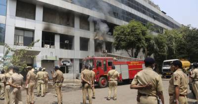 Индия - В Индии в результате пожара в COVID-больнице погибли по меньшей мере десять человек (2 фото) - tsn.ua - Мумбаи