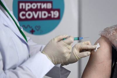 Владимир Чуланов - Россиянам напомнили противопоказания к вакцинации от коронавируса - lenta.ru - Россия