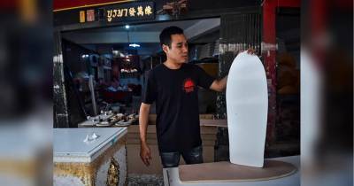 На радость детям: гробовщик из Таиланда превращает гробы в скейтборды - fakty.ua - Украина - Таиланд - Бангкок