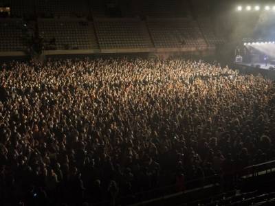 Пандемия: в Испании ради эксперимента провели музыкальный концерт-тест с 5 тысячами участников - unn.com.ua - Испания - Киев
