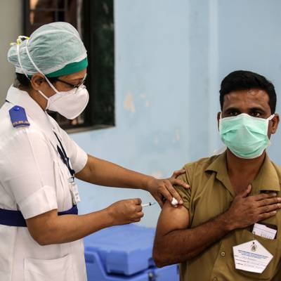 Более 60 миллионов человек в Индии прошли вакцинацию - radiomayak.ru