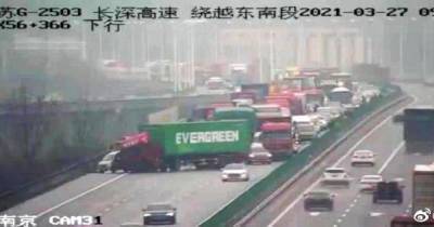 Невезучий Evergreen: грузовик компании, чье судно перекрыло Суэцкий канал, заблокировал шоссе в Китае - vchaspik.ua - Украина - Китай - Тайвань