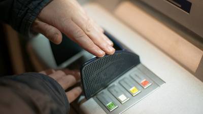 Россияне стали больше пользоваться бесконтактными банкоматами - riafan.ru - Россия - Москва