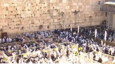 Возле Стены плача снова многолюдно: тысячи израильтян собрались на благословение коэнов - vesty.co.il - Израиль - Иерусалим