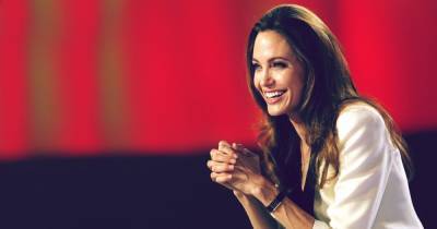 Louis Vuitton - Анджелина Джоли - "Тихая роскошь": Анджелина Джоли с дочерью попали в объектив папарацци на выходе из магазина - focus.ua