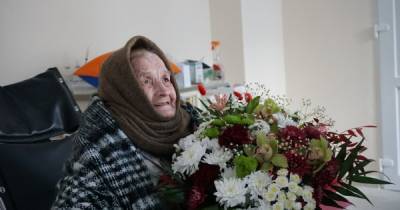В Черновцах от коронавируса вылечили 100-летнюю бабушку с 30% поражения легких - dsnews.ua - Черновцы