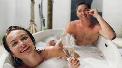 Владимир Остапчук - Владимир Остапчук показал интимное фото, где купается в ванне с женой - 24tv.ua - Мальдивы