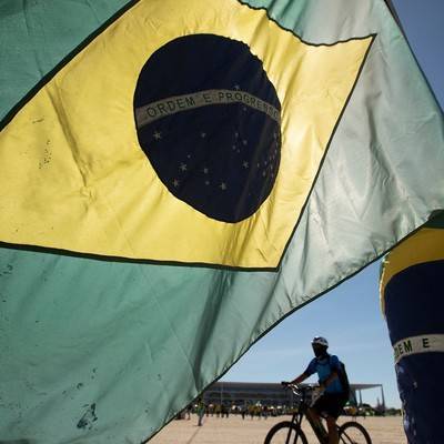 Эрнест Араужу - МИД Бразилии подал в отставку на фоне критики по поводу дефицита вакцин от ковида - radiomayak.ru - Бразилия