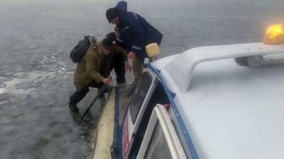На льду в Каховском водохранилище спасли троих рыбаков - inform.zp.ua - Украина - Запорожская обл.