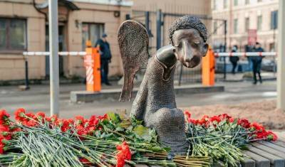 В Петербурге открыли памятник умершим от ковида медикам - newizv.ru - Санкт-Петербург
