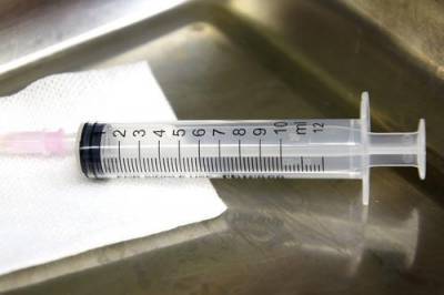 В Эстонии 31-летний мужчина скончался после прививки вакциной AstraZeneca - argumenti.ru - Эстония