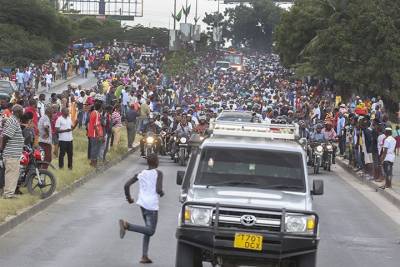 Джон Магуфули - Около 45 человек погибло в давке во время прощания с умершим главой Танзании - vm.ru - Танзания
