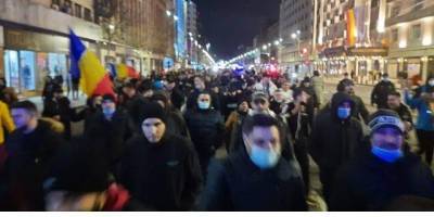 Бросали в полицейских петарды и камни. В Румынии прошел митинг против карантина - nv.ua - Бухарест - Румыния