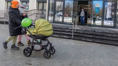Сергей Собянин - Собянин одобрил увеличение порога возраста молодых родителей для выплат при рождении детей - m24.ru - Москва