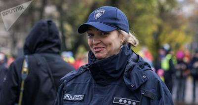 На полицейских охотятся в соцсетях: зачем МВД хочет изменить закон - lv.sputniknews.ru - Латвия - Рига