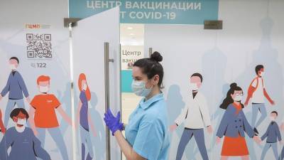 Около тысячи москвичей заболели COVID-19 после вакцинации - iz.ru - Москва - Израиль
