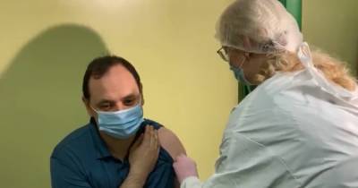 Руслан Марцинкив - Мэр Ивано-Франковска вакцинировался от COVID-19 в прямом эфире, так как "есть лишняя вакцина" - tsn.ua - Ивано-Франковск