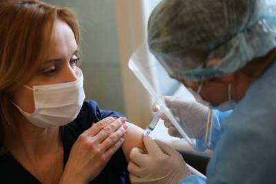 Во Львове продолжают вакцинировать медиков: 340 медработников уже получили прививки - 24tv.ua - Киев - Львов