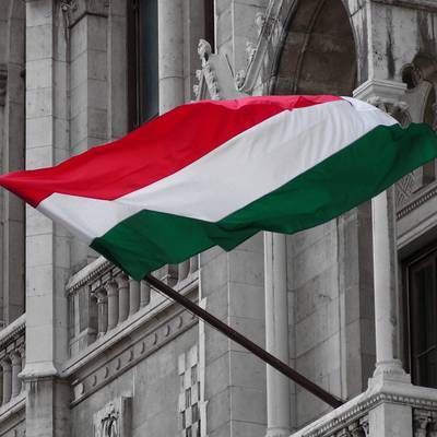 Власти Венгрии с понедельника вводят дополнительные ковид-ограничения - radiomayak.ru - Венгрия