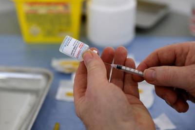 Выявлен побочный эффект вакцины Moderna - lenta.ru - Швейцария