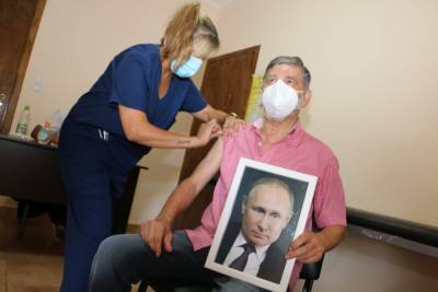 Хуан Карлос Гаспарини - Мэр аргентинского города объяснил, почему привился от COVID-19 с портретом Путина - abnews.ru - Аргентина