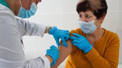 Вакциной "Вектора" можно прививаться лицам старше 60 - vesti.ru - Россия - Новосибирск