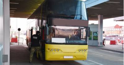 Знал о положительном тесте на COVID-19: в Польшу через одного инфицированного не пропустили автобус с 25 украинцами - tsn.ua - Молдавия - Польша