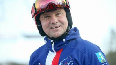 Анджей Дуда - Президент Польши нарвался на критику из-за поездки на лыжные соревнования в разгар пандемии - 24tv.ua - Польша