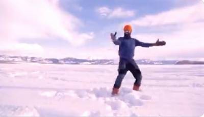 Канадец отпраздновал вакцинацию от Covid-19: танец на замерзшем озере, который стал вирусным - 24tv.ua - Канада