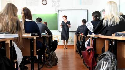 Следующий учебный год в школах России планируют начать в очном формате - iz.ru - Россия - Израиль