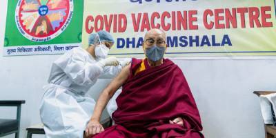 Индия - Далай-лама вакцинировался препаратом CoviShield, которым делают прививки в Украине - nv.ua